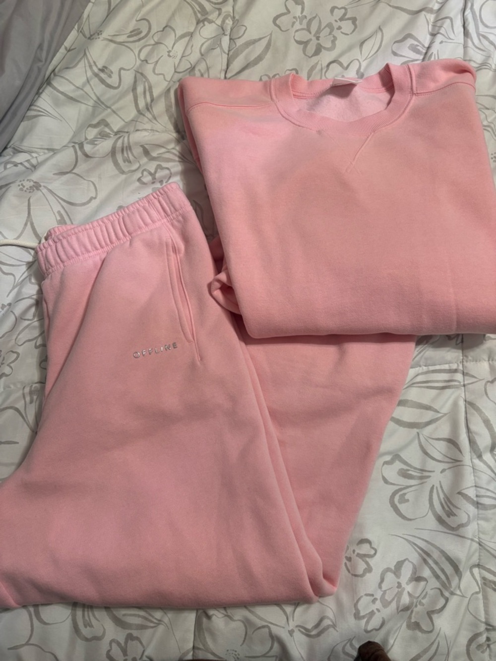New Aerie pink sweatsuit and AE sweatshirt size Med
